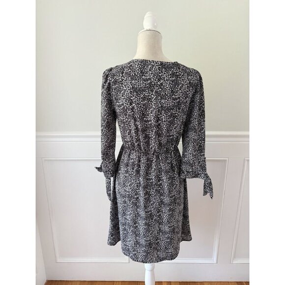 Gilli Stitch Fix Black & White Floral V-Neck Dress Tie Sleeves Stretch Waist S E - Picture 4 of 5